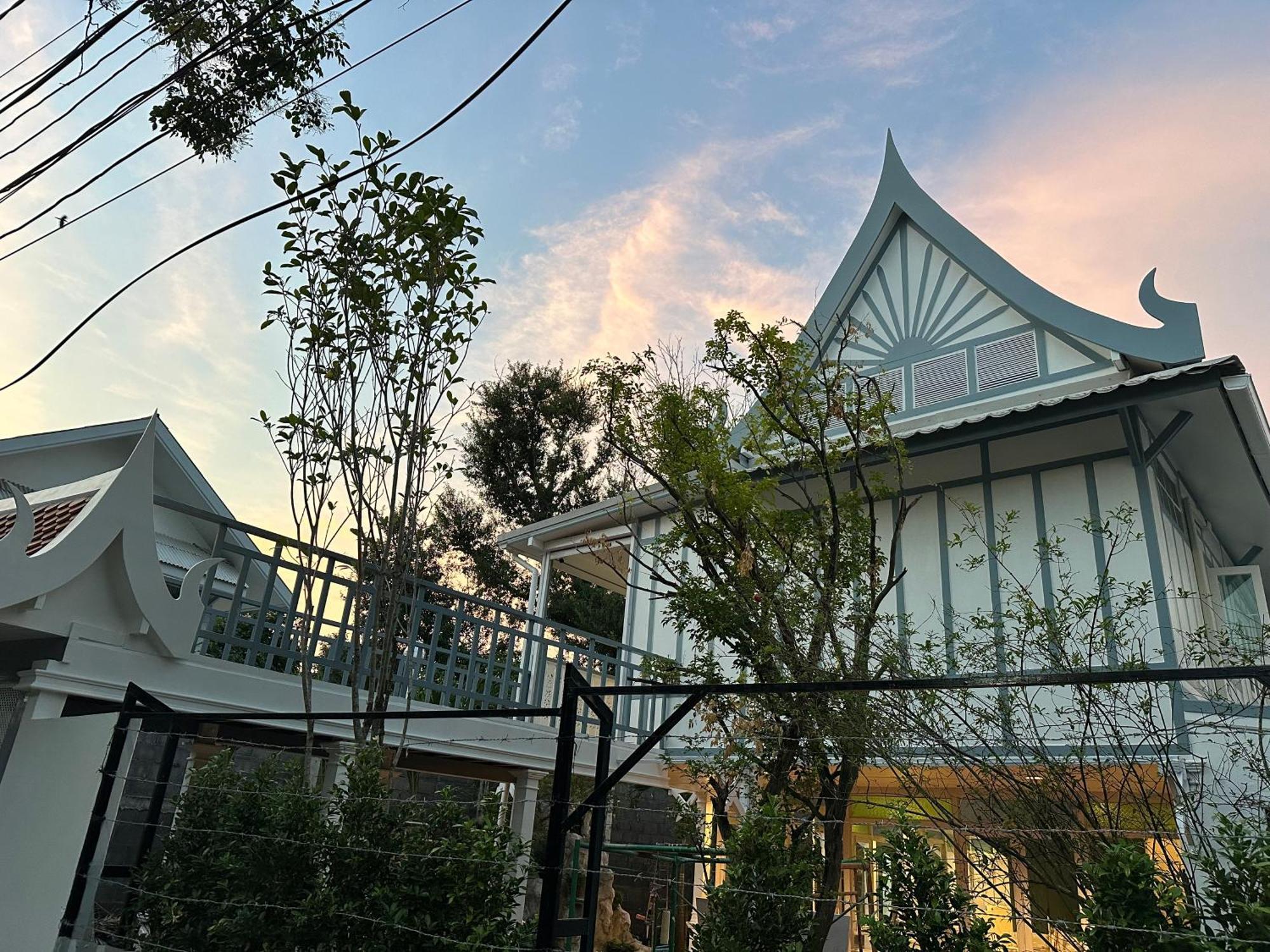 Baan Debtida Hotel Банкок Екстериор снимка