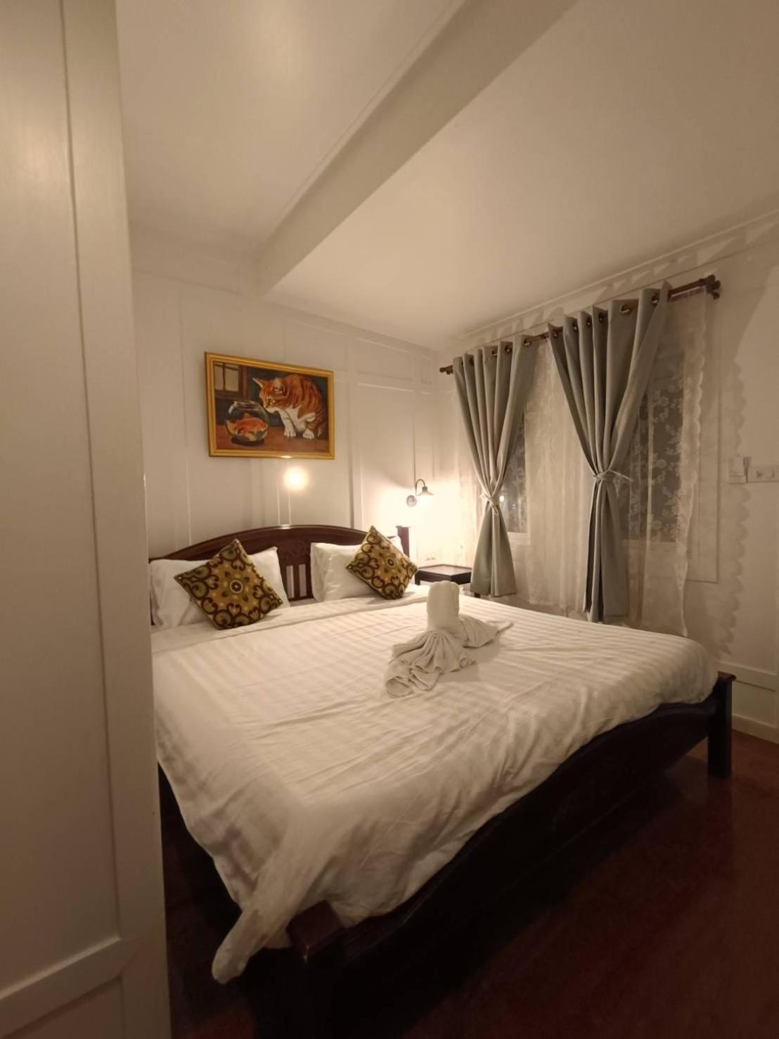 Baan Debtida Hotel Банкок Екстериор снимка