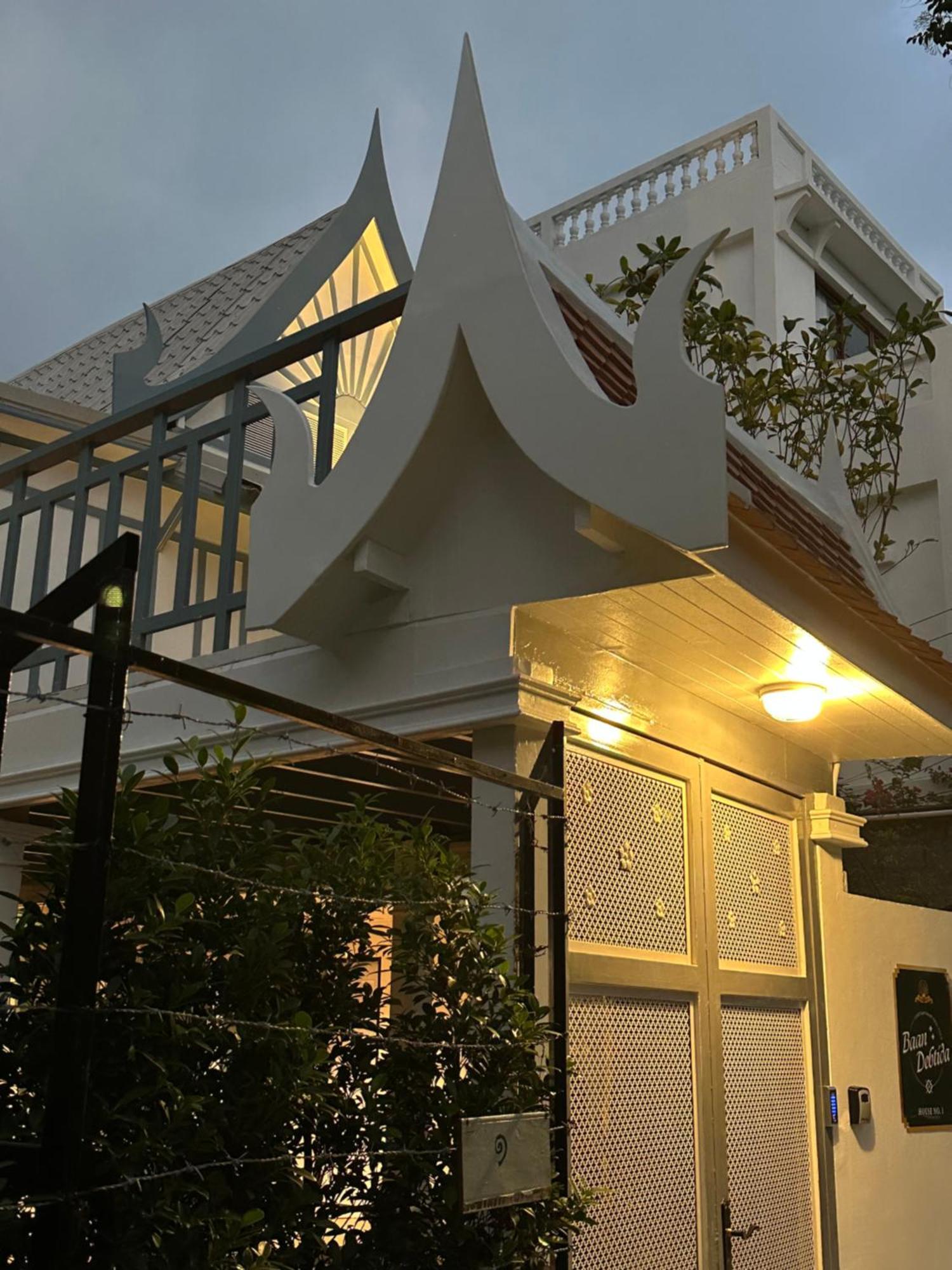 Baan Debtida Hotel Банкок Екстериор снимка