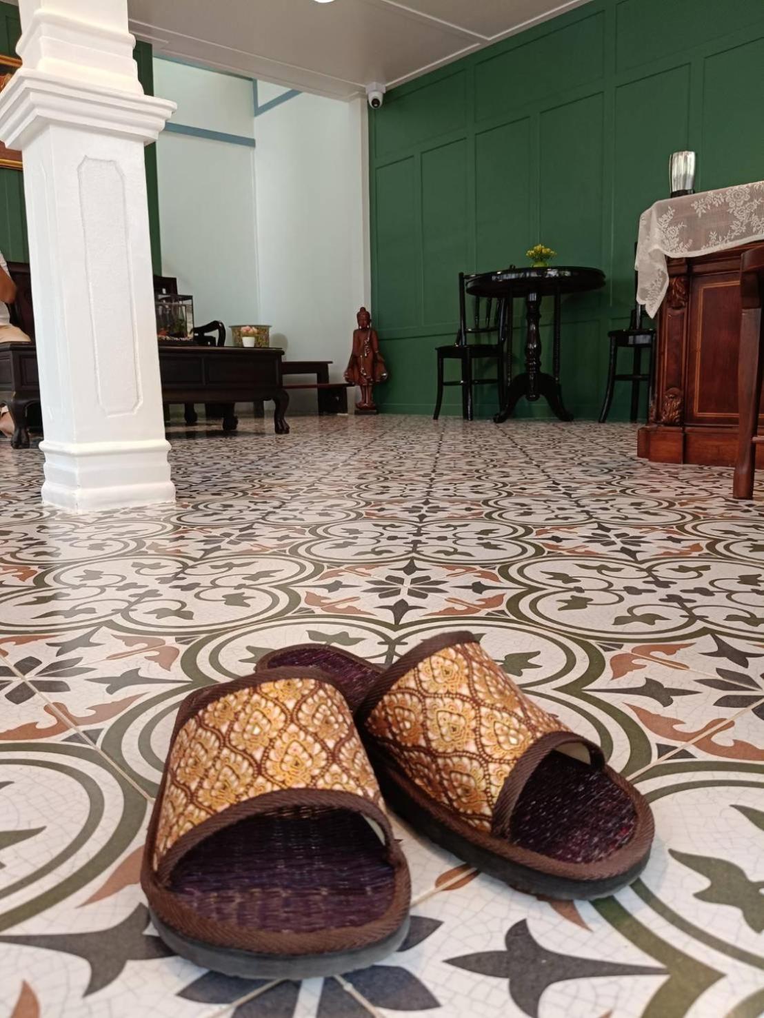 Baan Debtida Hotel Банкок Екстериор снимка