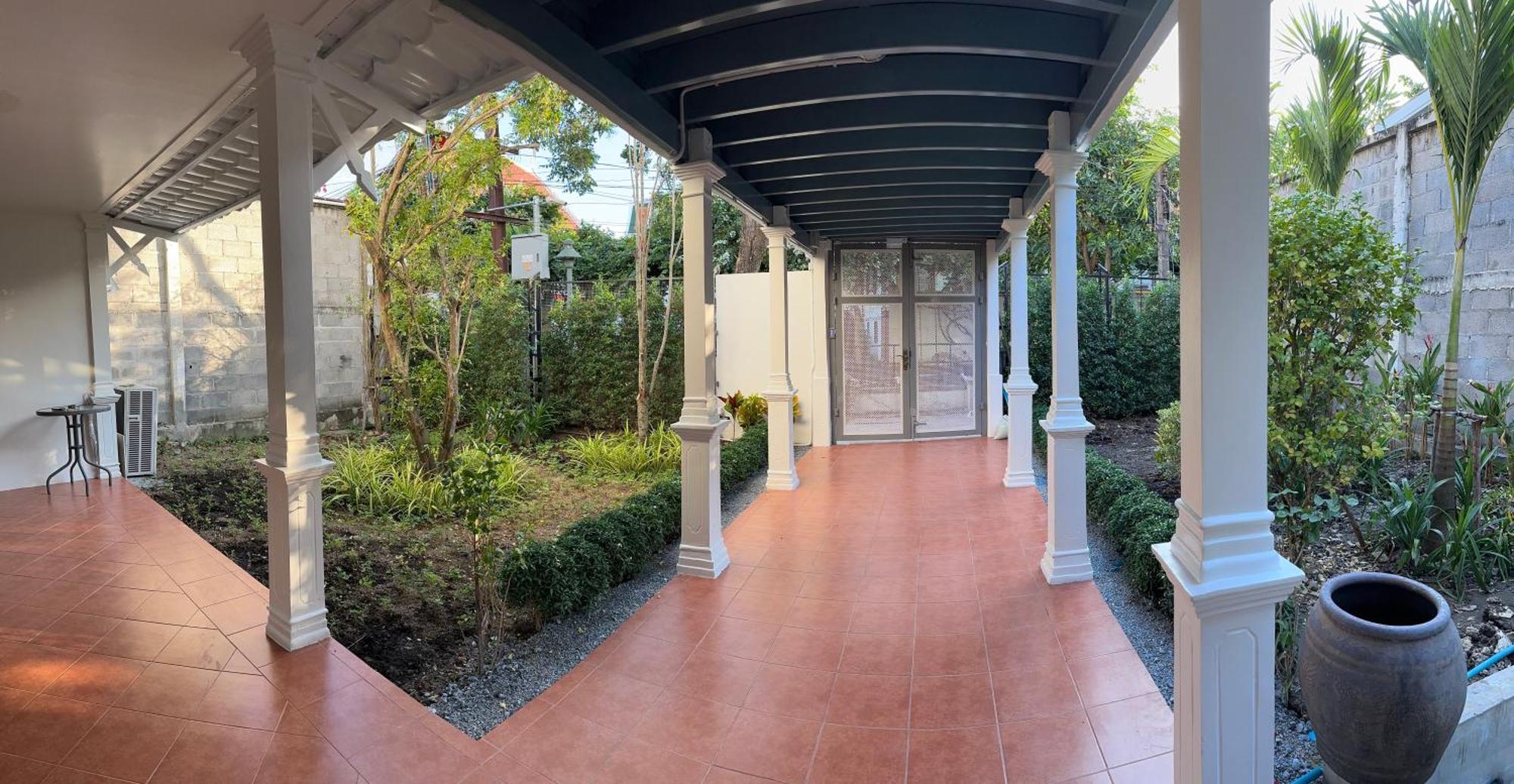 Baan Debtida Hotel Банкок Екстериор снимка