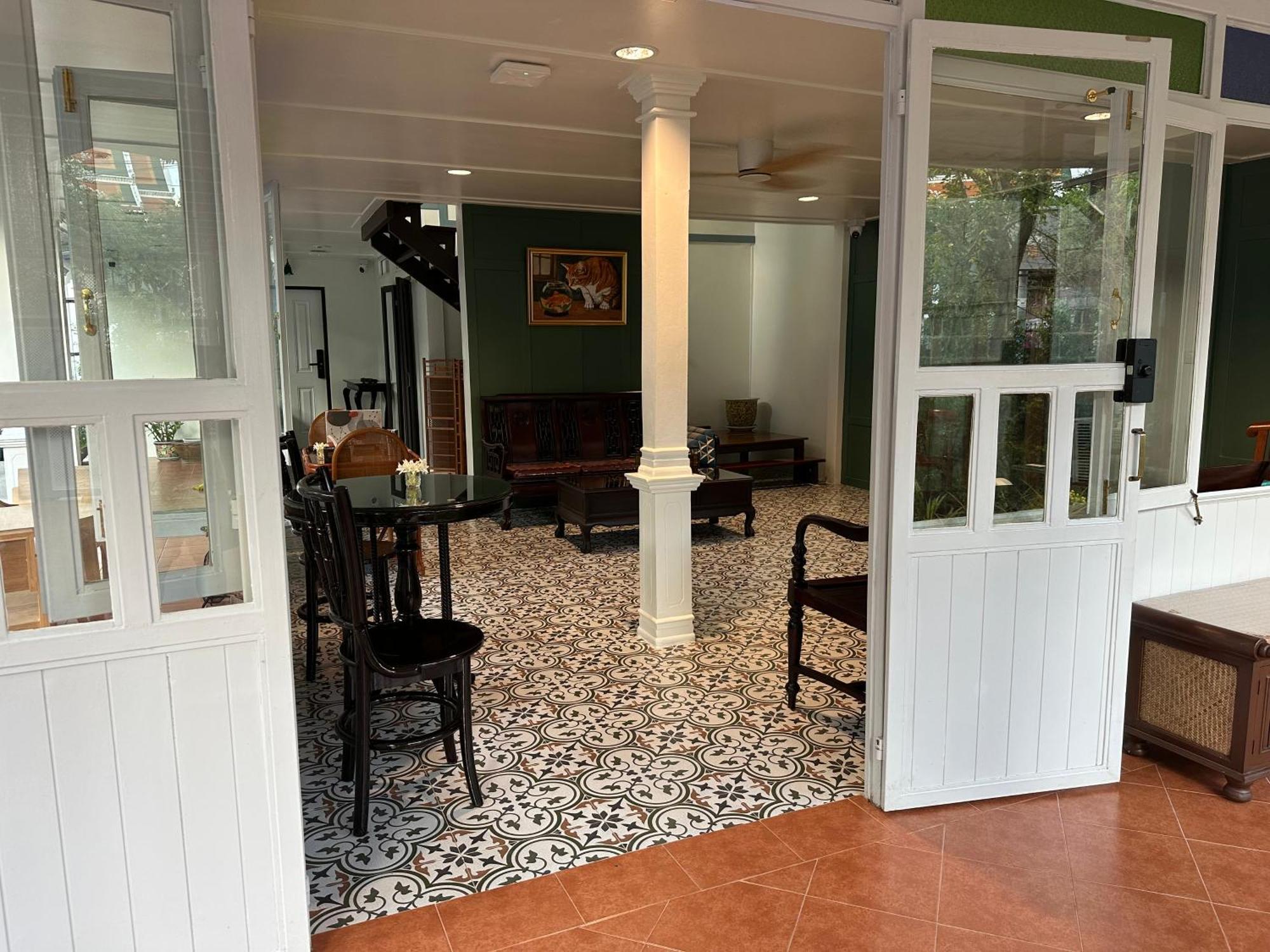 Baan Debtida Hotel Банкок Екстериор снимка