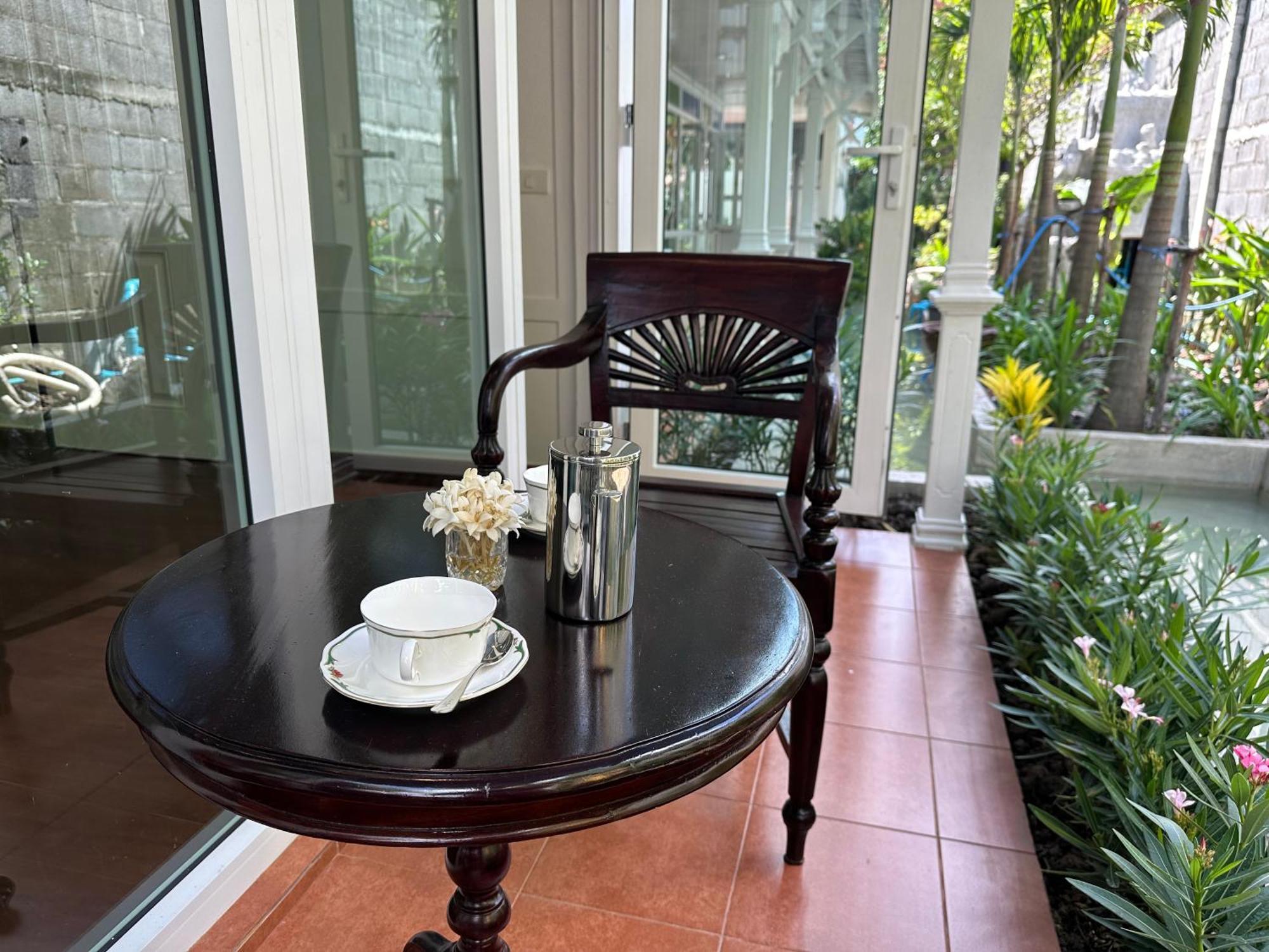 Baan Debtida Hotel Банкок Екстериор снимка
