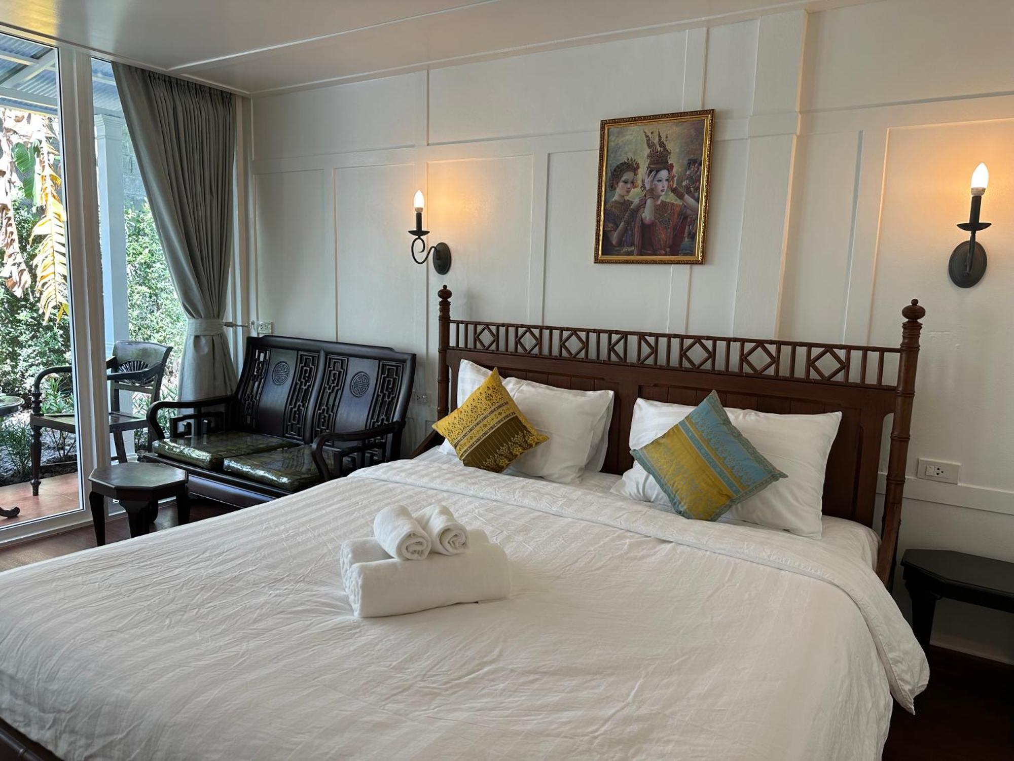 Baan Debtida Hotel Банкок Екстериор снимка