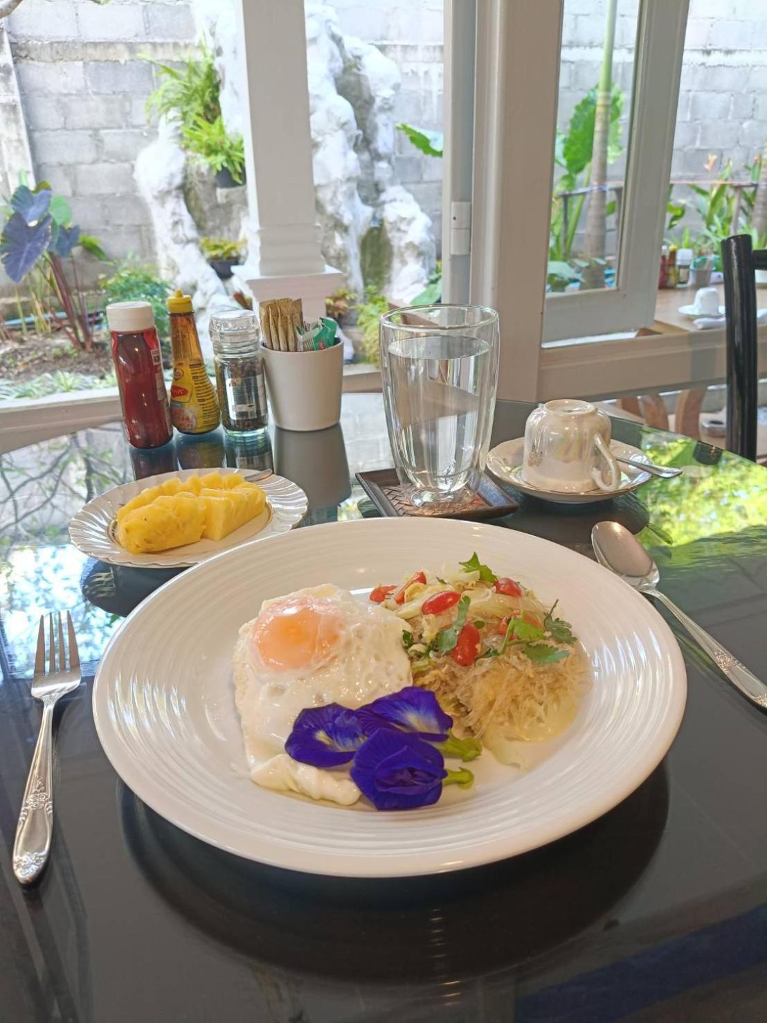 Baan Debtida Hotel Банкок Екстериор снимка